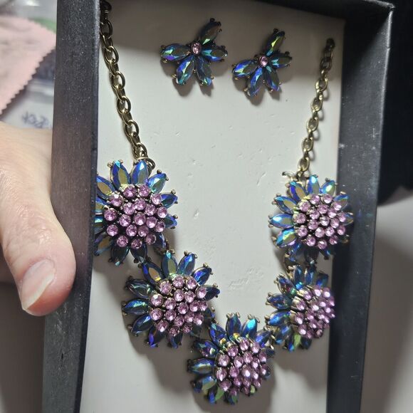 **Final Sale** K&M Accessories Costume Jewelry Necklace Earrings Box Set - Picture 3 of 11
